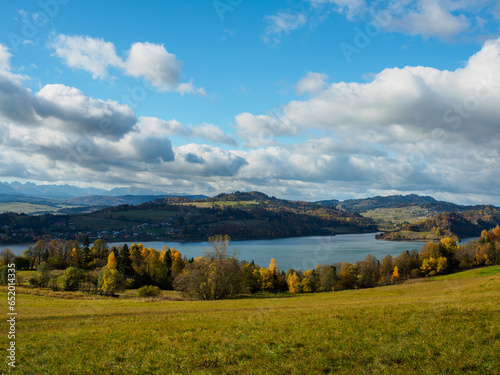 Fototapeta Naklejka Na Ścianę i Meble -  Autumn landscape with a view of the mountains on a beautiful sunny day .