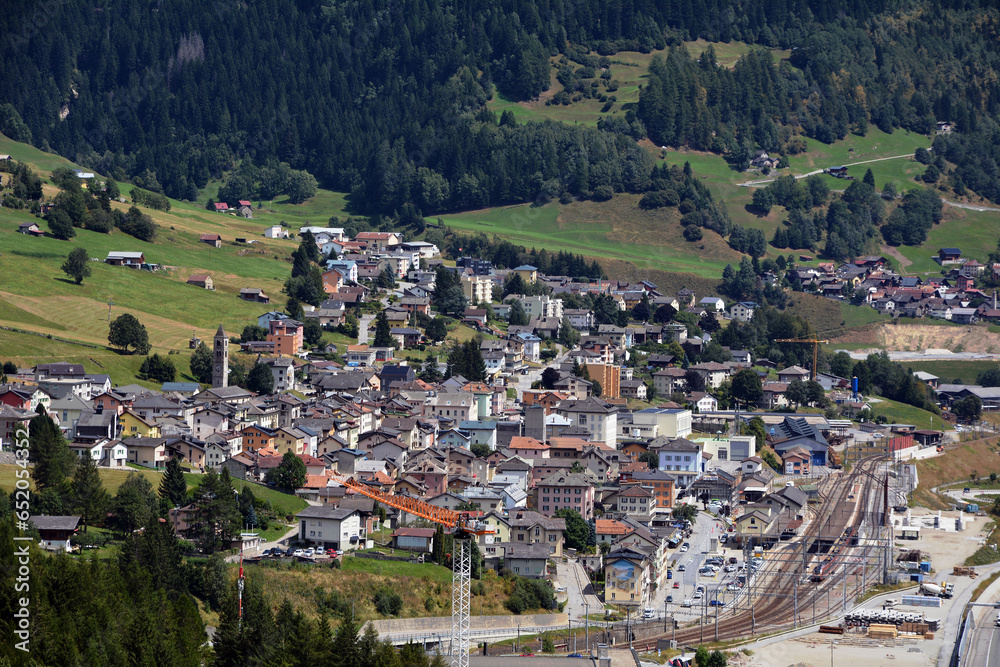 Das Eisenbahndorf Airolo am Gotthardpass, Kanton Tessin, Schweiz