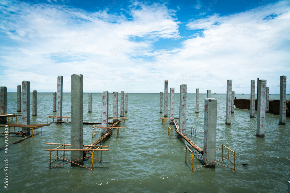 Piles run along the edge of the sea to create a viewpoint. Piles run along the edge of the sea to create a viewpoint.