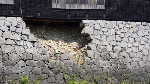 崩れた石垣