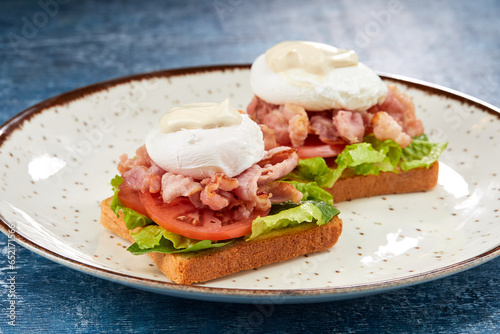 toast with poached egg and bacon