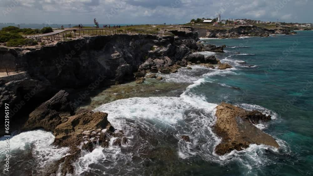 Acantilado rocoso de isla mujeres al amanecer