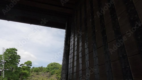 城門の下を通り過ぎる映像。桜田門で撮影。 photo