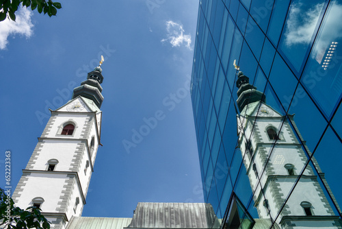 Westfassade, Jesuitenkaserne, Dreifaltigkeitskirche, Fassade, Stockwerk, Neubau, Baugeschichte, Geschichte, Nutzung, Vergangenheit, Nutzung, 