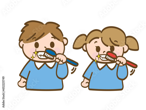 歯磨きをする男の子と女の子_保育園児の兄妹
