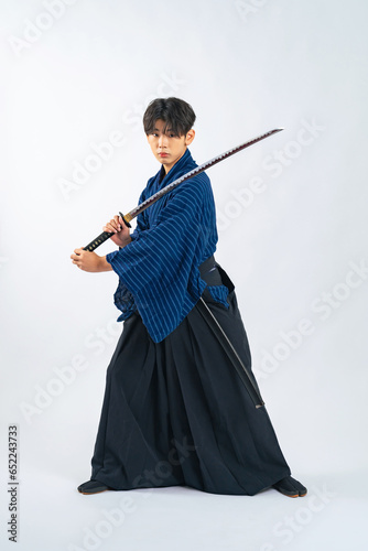刀を構える少年 サムライ 武道（切り抜き背景透過PNGも販売しております。作成者リンクから「PNG」で検索してください）