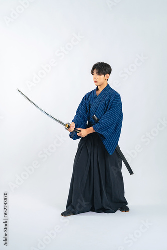 刀を構える少年 サムライ 武道（切り抜き背景透過PNGも販売しております。作成者リンクから「PNG」で検索してください）