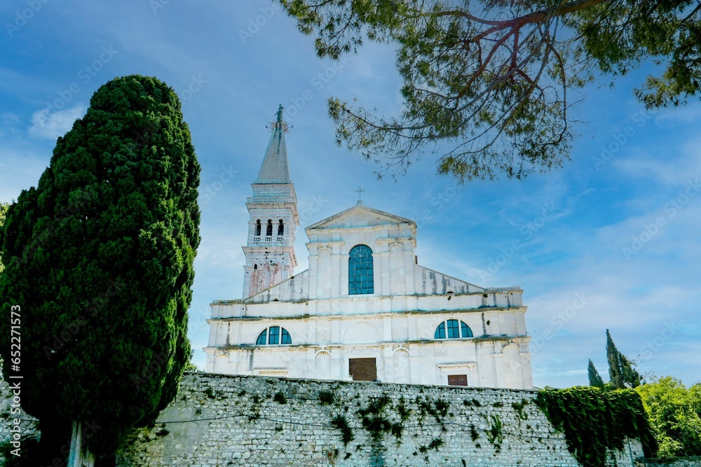 Naklejka premium Church with trees in the foreground