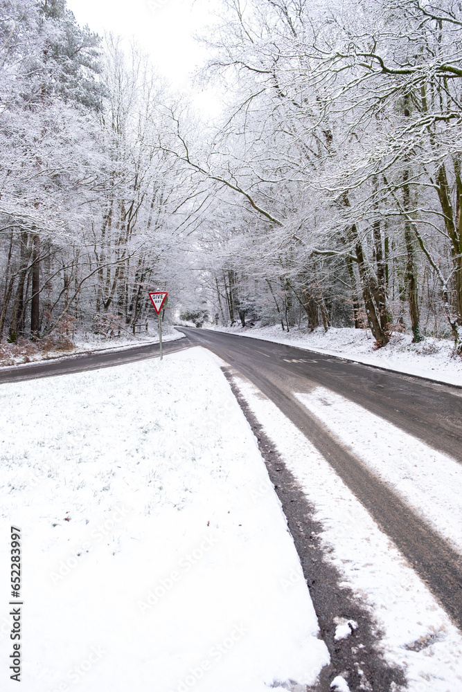 Obraz premium snow covered road junction