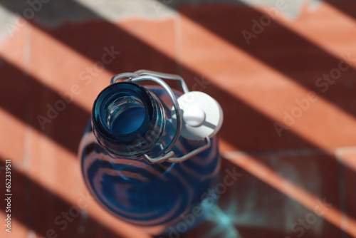 Botella de agua solarizada
Agua en el sol