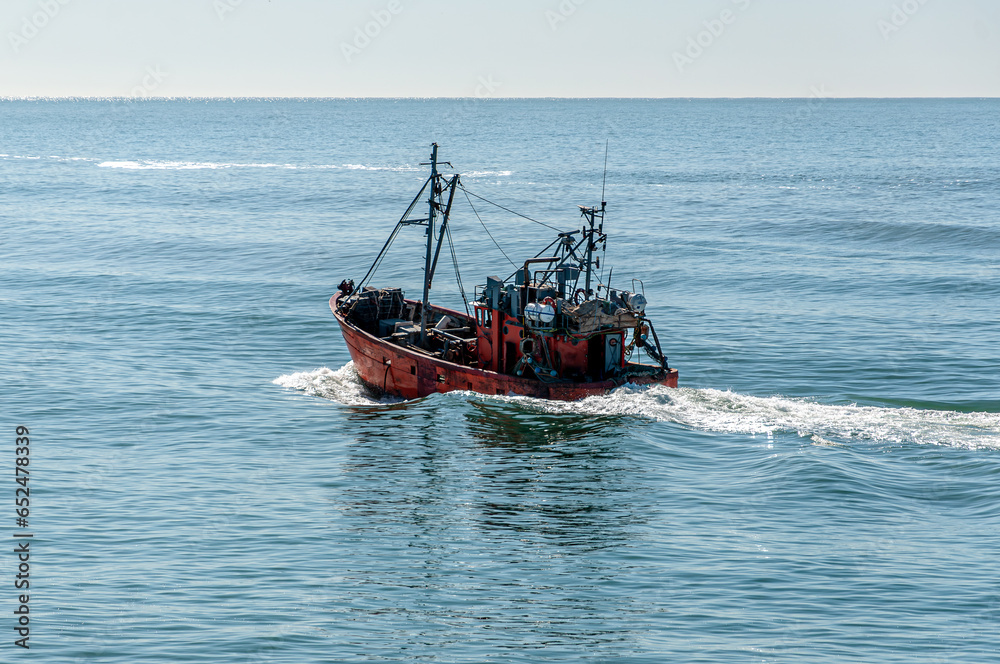 Obraz premium Trawler fishing vessel, leaving the Port of Mar del Plata, Argentina.