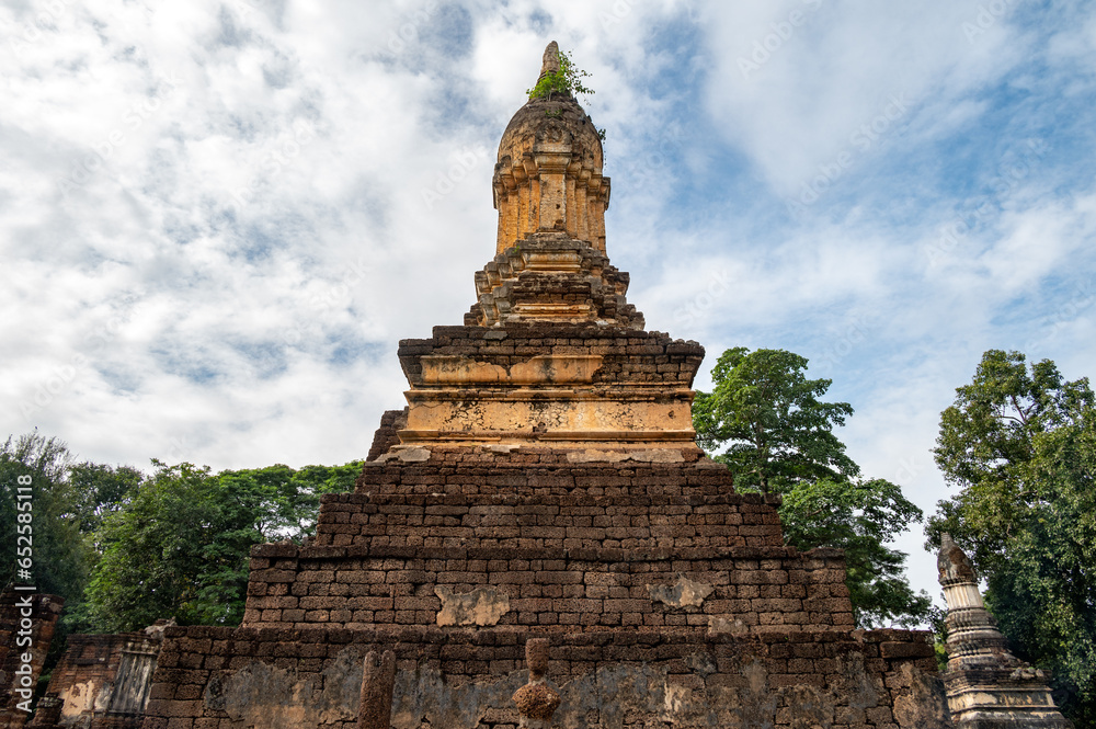 Ancient pagoda in Wat Chedi Jet Thaew the largest temple compound in Si Satchanalai Historical Park of Sukhothai province of Thailand.