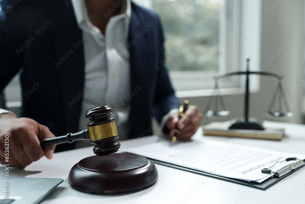 A lawyer or legal advisor concludes the contract. legal agreement Business taxes, restrictions, legal advice on signing company contracts Concepts of righteousness and justice. A lawyer or legal advisor concludes the contract. legal agreement Business taxes, restrictions, legal advice on signing company contracts Concepts of righteousness and justice.