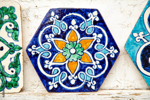 Beautiful painting between small plates