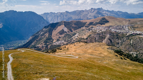 Vue aérienne depuis le chemin de randonnée qui mène au col de Maronne