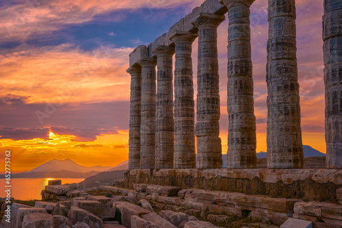Obraz na płótnie Sunset sky and ancient ruins of temple of Poseidon, Sounion, Greece w salonie
