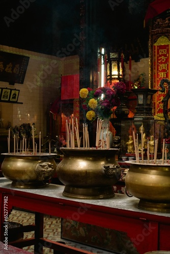 Photography Vertical shot of the interior of Sin Sze Si Ya Temple in Kuala Lumpur, Malaysia