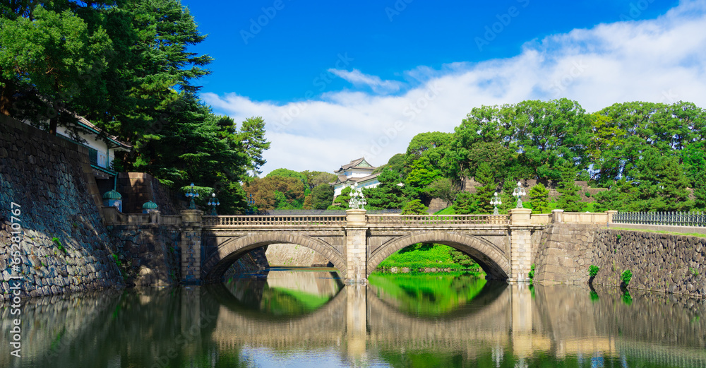 皇居 正門石橋と伏見櫓（Tokyo, Japan. Imperial Palace, Main Gate Stone Bridge and Fushimi Yagura）