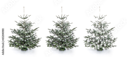 Bunt geschmückter Weihnachtsbaum mit Lichterkette