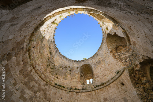 Round inner courtyard of the keep of Ch  teau Gaillard  a French medieval castle overlooking the River Seine built in Normandy by Richard the Lionheart  King of England  in the 12th Century