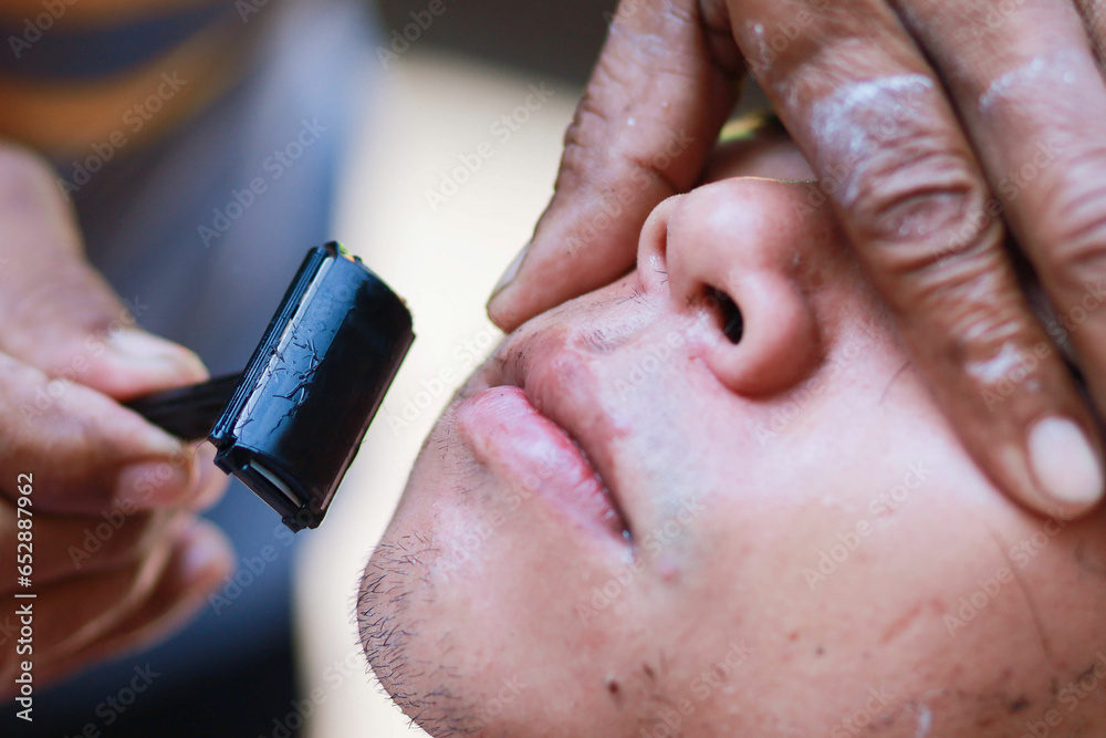 The culture of shaving men's hair is preparation before the Buddhist ...