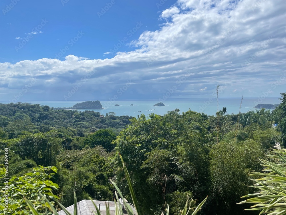 Photo of a breathtaking view of the ocean from a scenic hilltop in costa rica Photo of a breathtaking view of the ocean from a scenic hilltop in costa rica