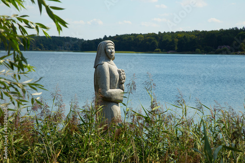 Figur am See