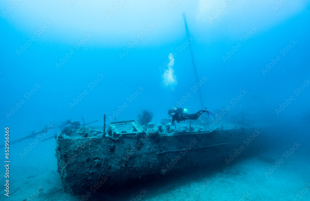 Diving in Montenegro.
In beautiful Kotor Bay there is old Yugoslavian patrol boat that is at the bottom of the Bay at around 25 meters. Diving in Montenegro.
In beautiful Kotor Bay there is old Yugoslavian patrol boat that is at the bottom of the Bay at around 25 meters.