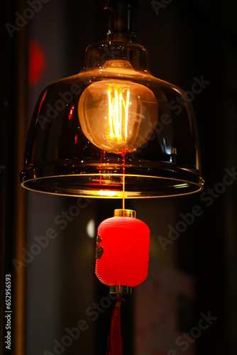 Using traditional Chinese lanterns to decorate the modern shop