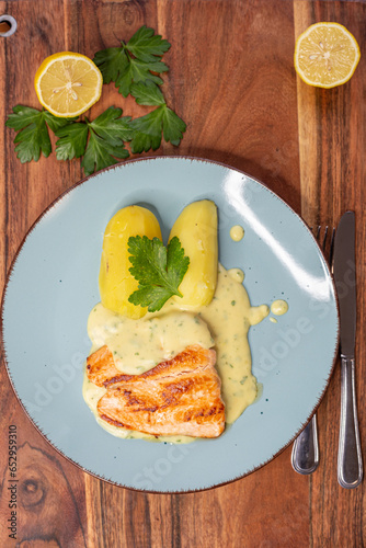 Senfsoße  und Fisch