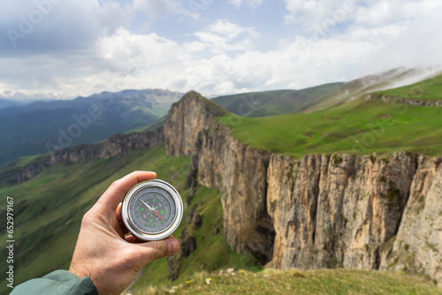 On the ground compass with mountain view © Daniel