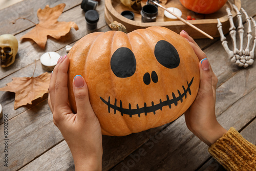 Halloween pumpkin decoratio...