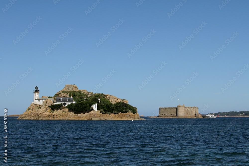L'île Louët et le château du taureau en baie de Morlaix, Bretagne, finistère nord