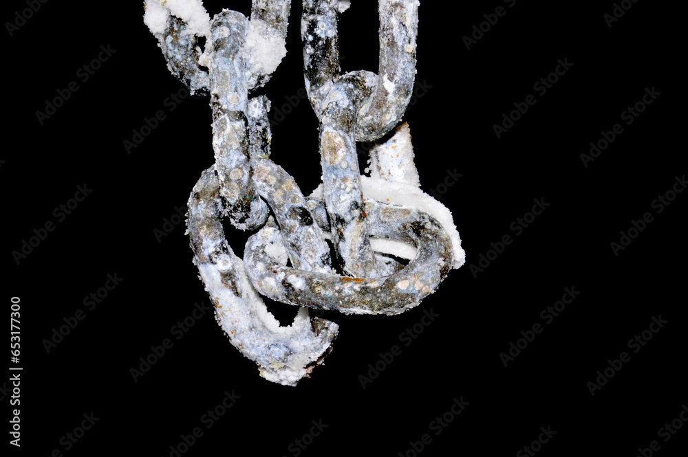 Fototapeta premium rusty chain isolated on white background