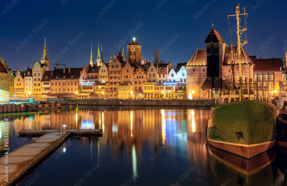Fototapeta premium City embankment and facades of medieval houses in the Old Town at night, Gdansk,Poland.