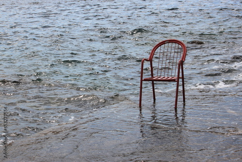 sedia in riva al mare