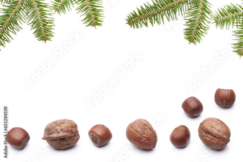 Weihnachtsdekoration mit Tannenzweigen und Tannenzapfen