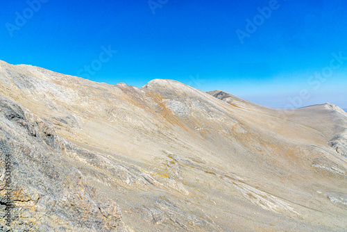 Scenic views of Medetsiz tepe (3524 m), which is the highest peak of Bolkar mountain, which is a part of Taurus mountains, Niğde, Türkiye