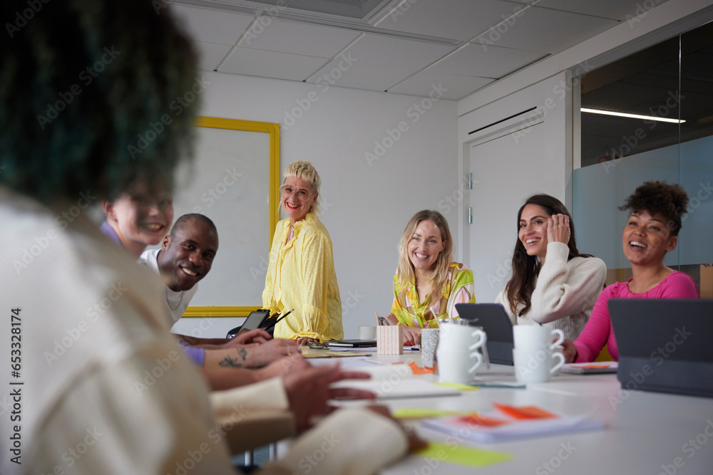 © Johnér - Diverse team having business meeting in conference room © Johnér - Diverse team having business meeting in conference room