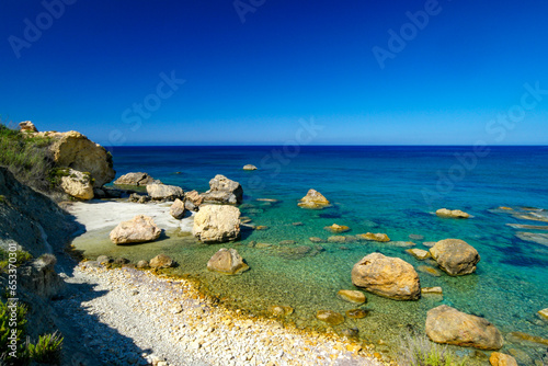 Ghajn Barrani Buch: Es handelt sich hierbei um einen Klippenabschnitt entlang der Nordküste von Gozo zwischen Marsalforn und der Ramla Bay. photo