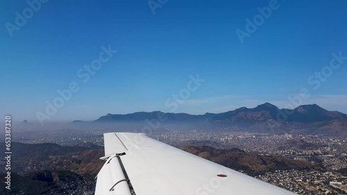 Avião chegando ao Rio de Janeiro photo