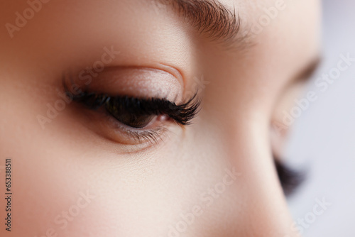 Fotografia Beautiful macro shot of female eye with extreme long eyelashes and black liner makeup