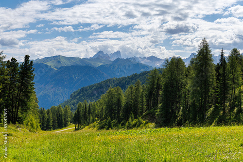 Fotografija A view of the Dolomites and the countryside into Val di Fassa - Timelapse