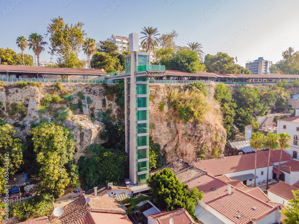 Obraz premium Elevator from the embankment to the street and the observation deck Antalya Kaleici Panoramic Elevator