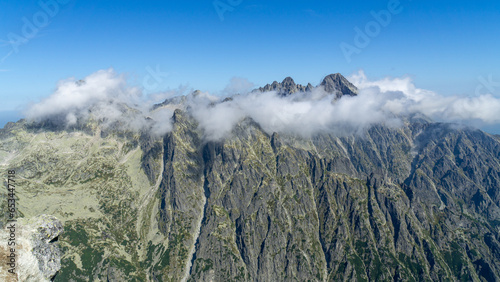  Góry Tatry wysokie Łomnica w chmurach © kamil