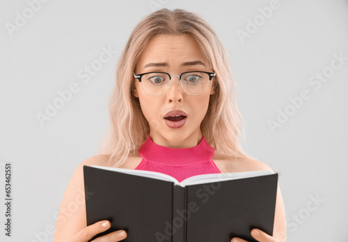 Shocked young woman in styl...