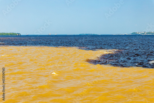 Obraz na płótnie Scenic view of two rivers Negro and Amazon meeting in Manaus Brazil w salonie