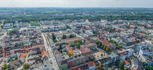 Das Stadtzentrum der bayerisch-schwäbischen Stadt Neu-Ulm aus der Luft