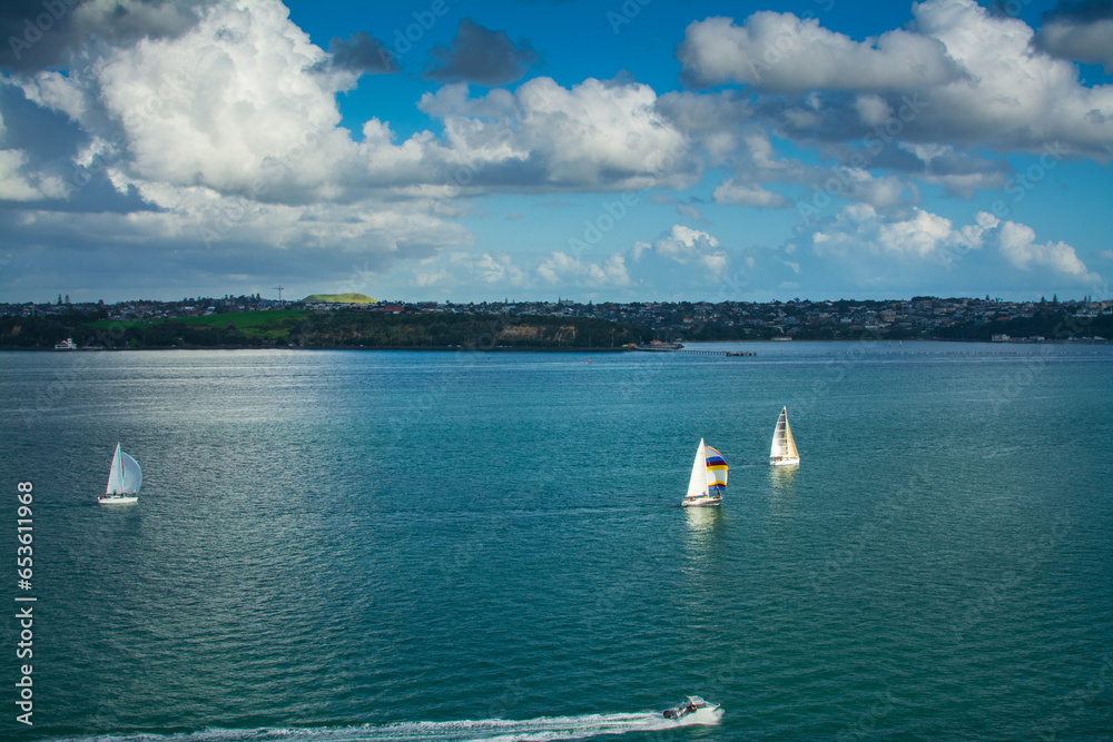 Sailing boats racing over calm waters of Auckland Harbour on a beautiful winter day. North Island, New Zealand - obrazy, fototapety, plakaty 