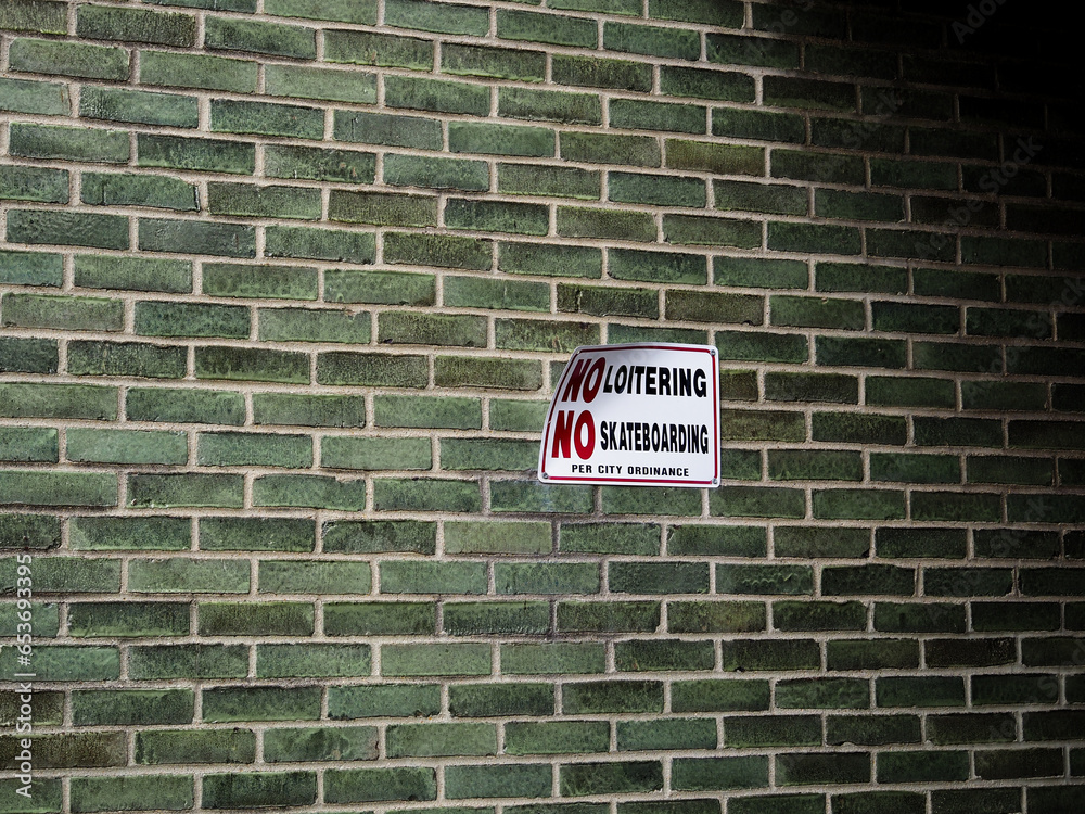 Fototapeta premium No Loitering Sign